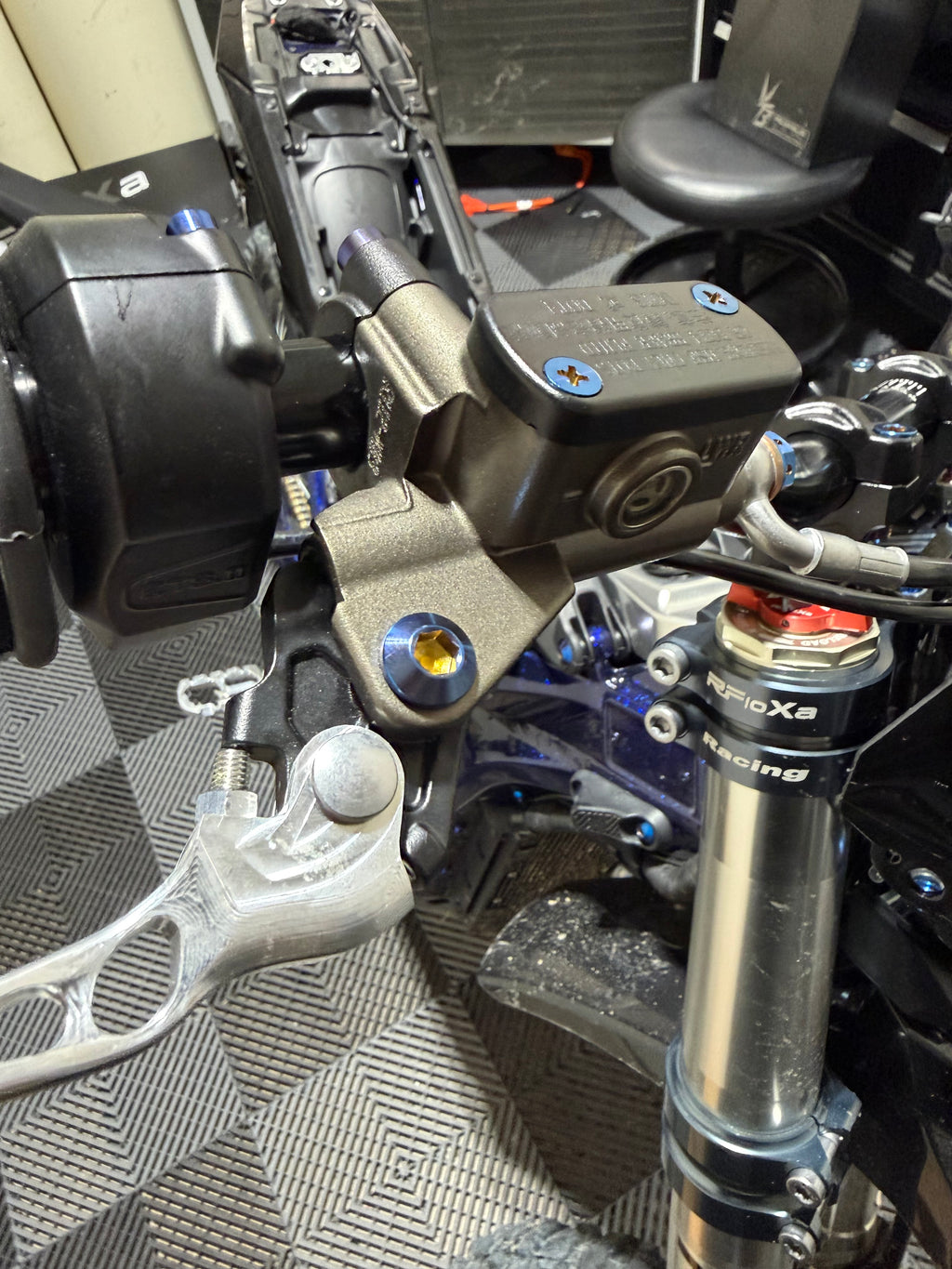 Ultra Bee Handle Bar Titanium Kit ($80 Value)