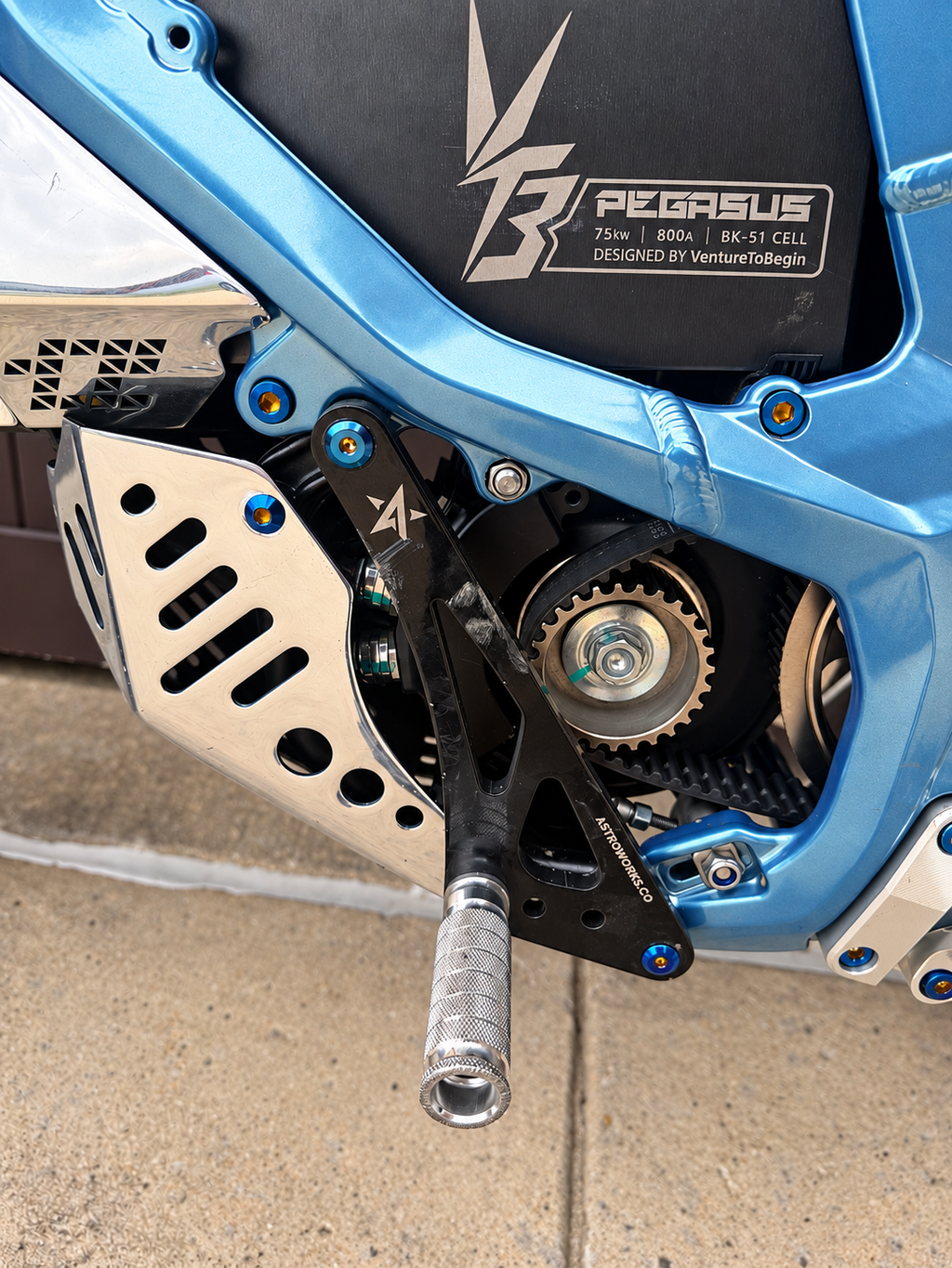 Emoto Low-Profile Shiftlock Bolts