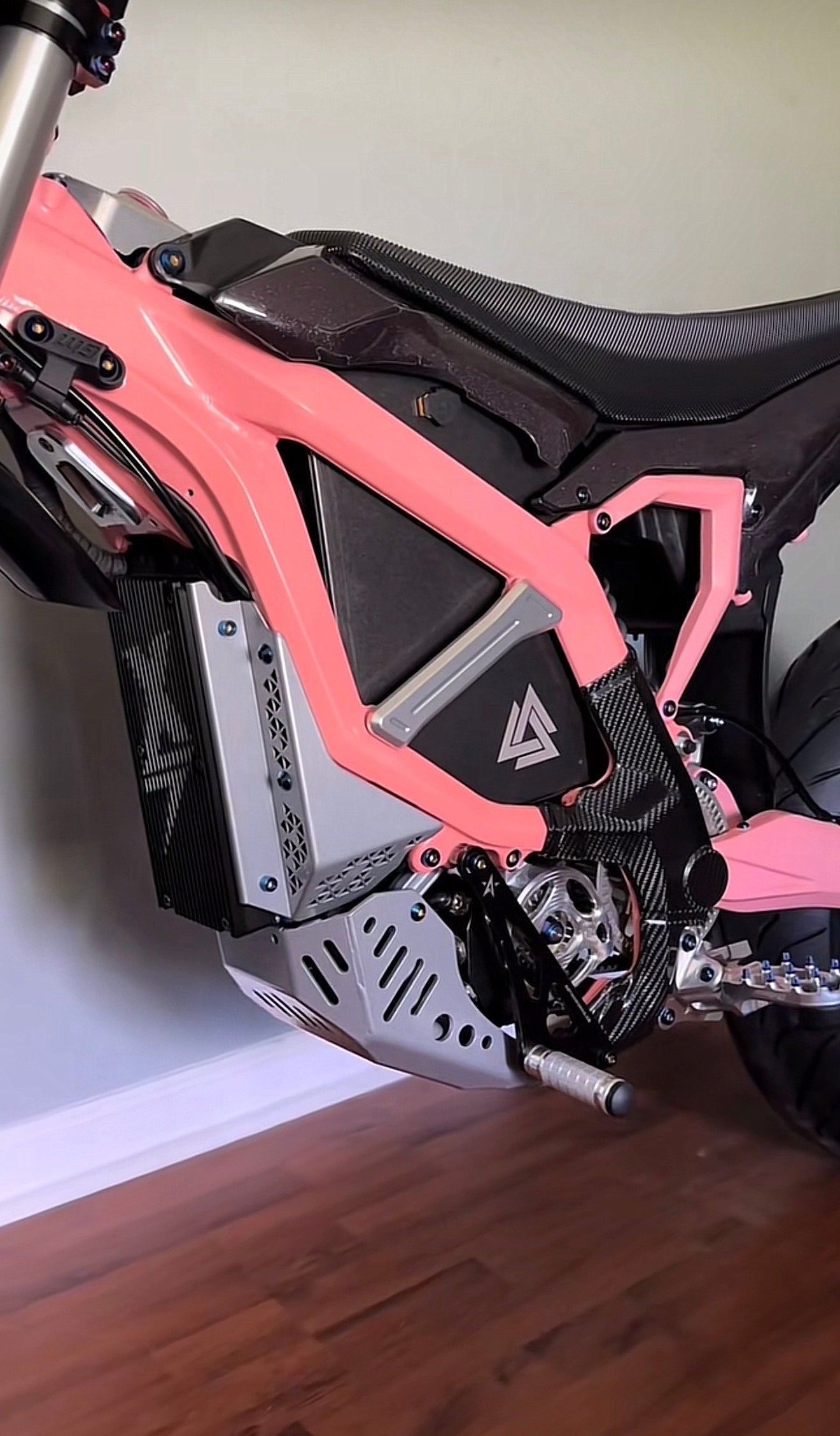 Ultra bee Real carbon fiber Frame/swingarm piece